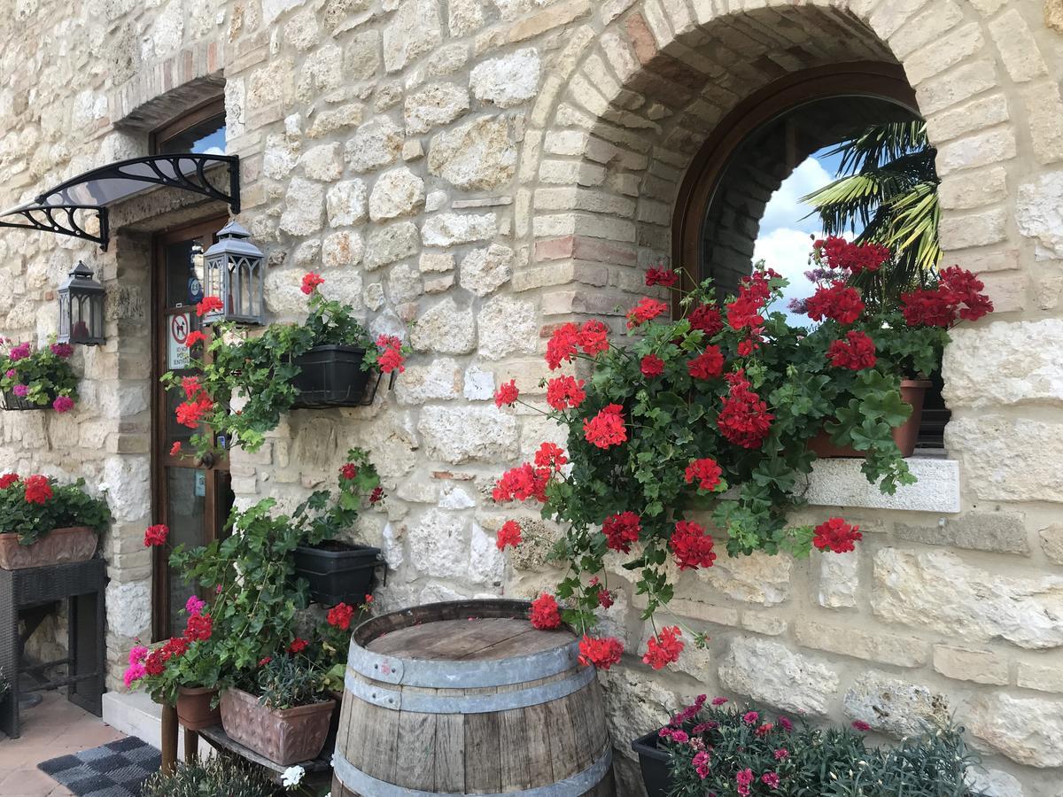 Bed & Breakfast Casale Gregoriano And Apartaments 圣吉米纳诺 外观 照片